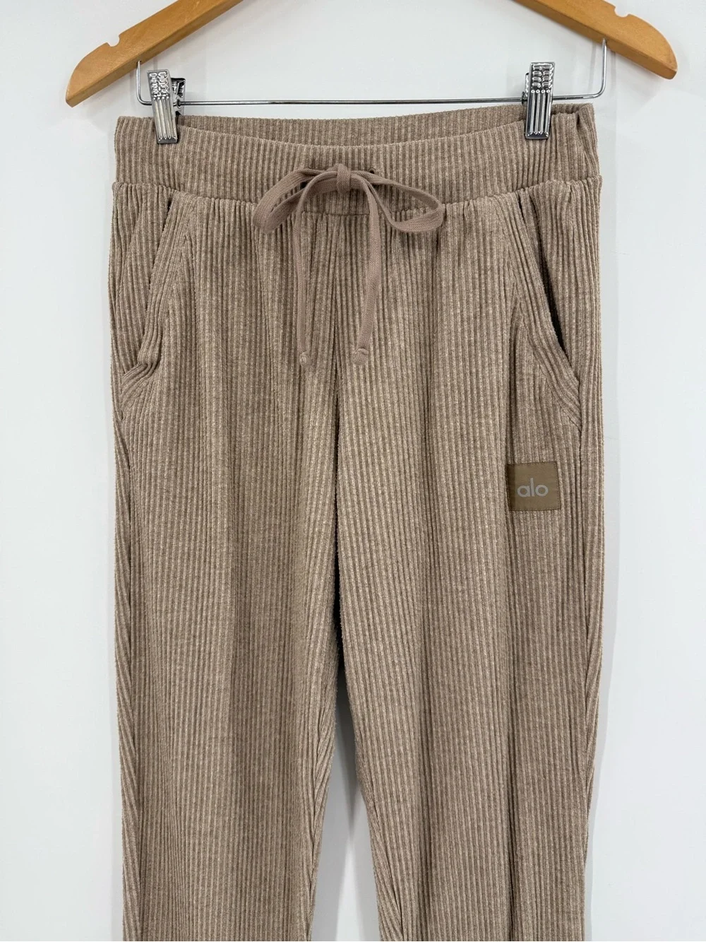 Alo Yoga Muse Ribbed Jogger Sweatpant | Gravel Heather | Medium